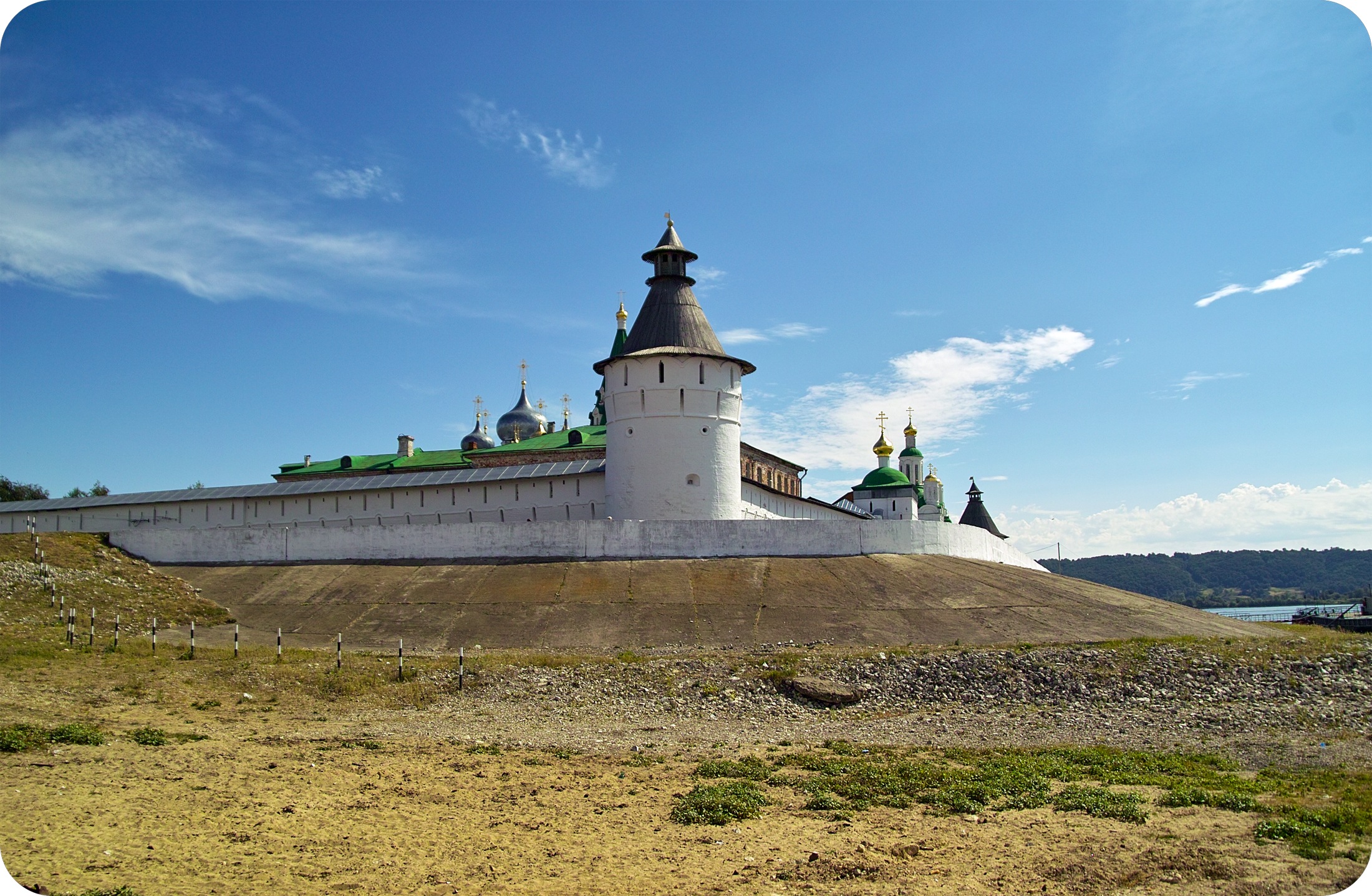 Макарьев монастырь. Макарьевский монастырь Нижегородская область. Макарьев Желтоводский монастырь. Стены Желтоводского Макарьева монастыря. Макарьевский монастырь Макарьев.