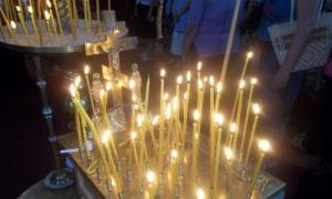 هنگامی که مردم با توجه به سنت ارتدکس، در روزهای تشییع جنازه پس از عید پاک، به گورستان می روند