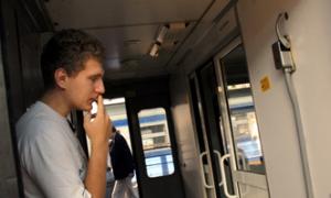 چگونه در یک قطار راه دور سیگار بکشیم؟