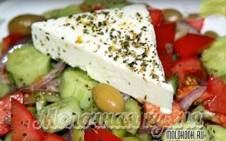 Salată grecească, rețetă clasică (5 rețete neobișnuite de salate grecești pas cu pas)