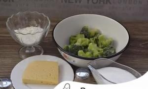 Caserolă de broccoli suculentă Caserola de broccoli la cuptor