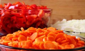 پخت لچو از فلفل و گوجه فرنگی برای دستور العمل لچوی زمستانی برای زمستان