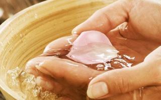 خشکی پوست دست - چه باید کرد و چگونه آن را در خانه با کرم ها، ماسک ها و ویتامین ها درمان کنیم چرا دست ها خشک می شوند؟