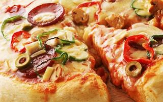 Aluat de pizza cu drojdie: cele mai bune și mai rapide rețete